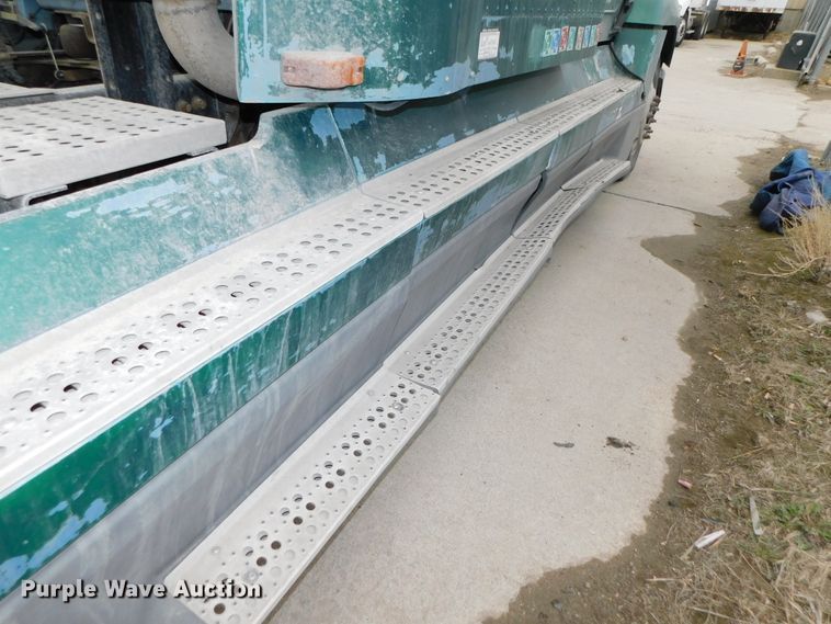 image for item DJ5966 1995 Freightliner FLD 120  semi truck