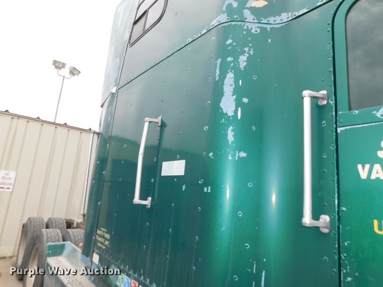 image for item DJ5966 1995 Freightliner FLD 120  semi truck