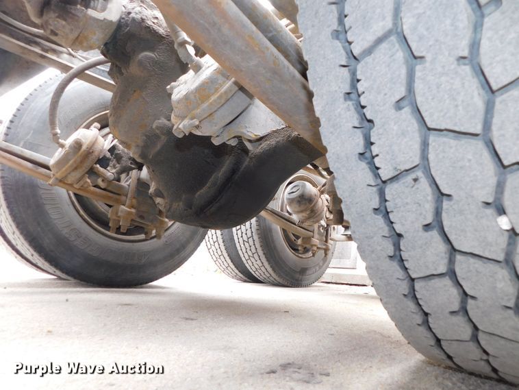 image for item DJ5966 1995 Freightliner FLD 120  semi truck