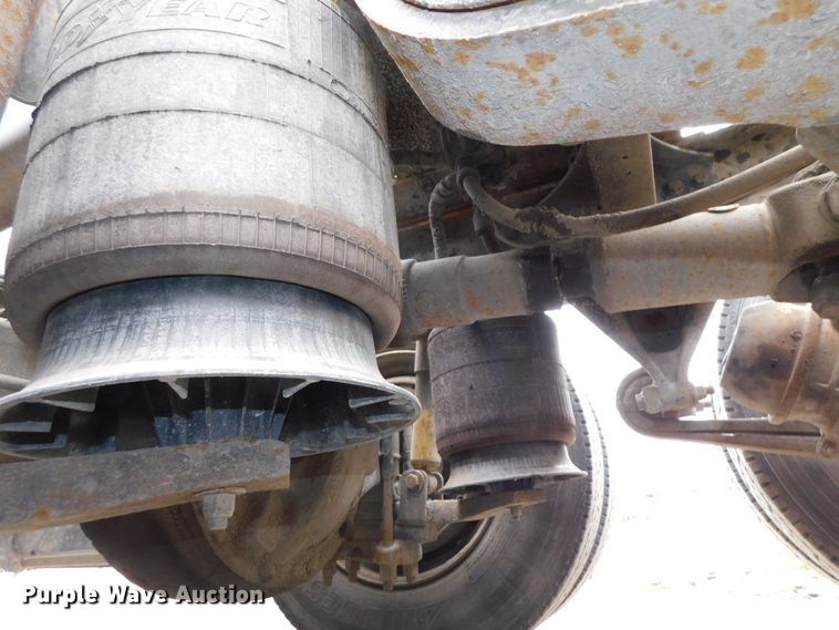 image for item DJ5966 1995 Freightliner FLD 120  semi truck