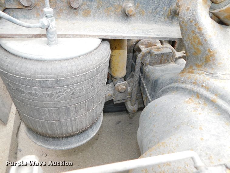 image for item DJ5966 1995 Freightliner FLD 120  semi truck