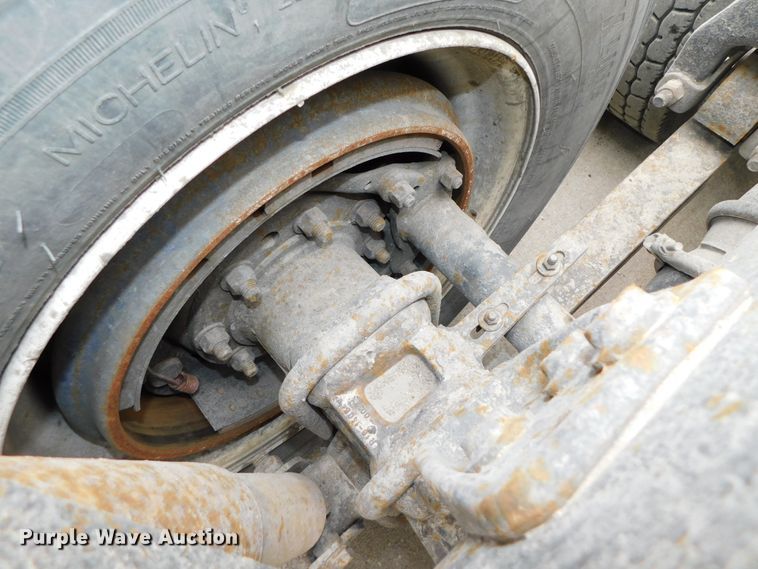 image for item DJ5966 1995 Freightliner FLD 120  semi truck