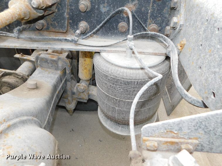 image for item DJ5966 1995 Freightliner FLD 120  semi truck