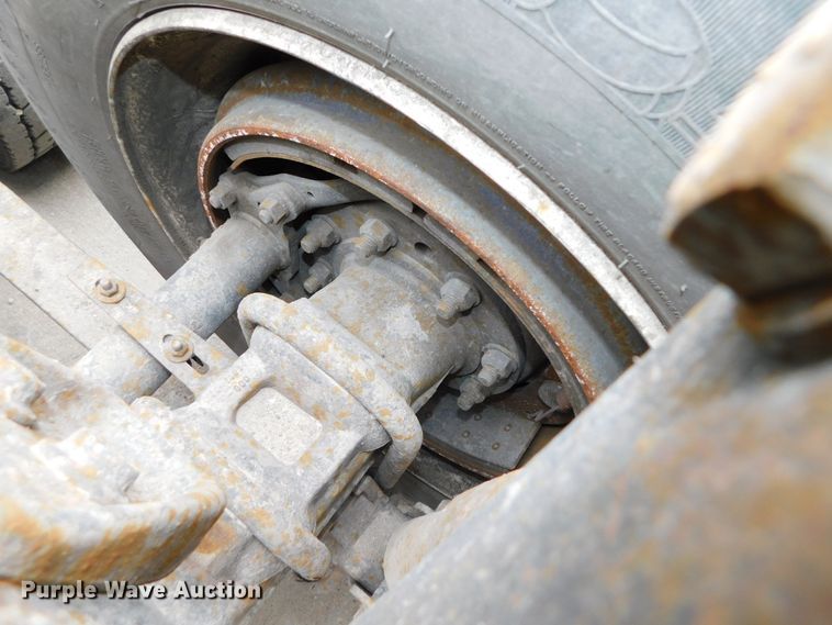 image for item DJ5966 1995 Freightliner FLD 120  semi truck