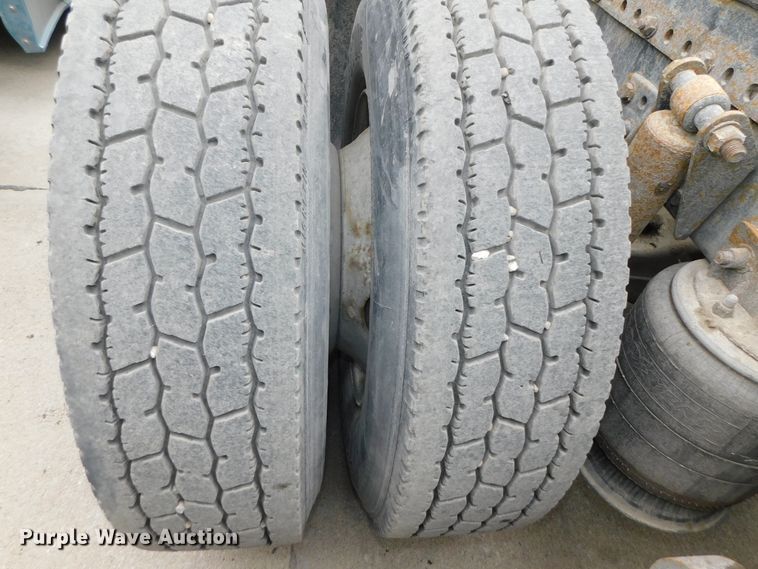 image for item DJ5966 1995 Freightliner FLD 120  semi truck