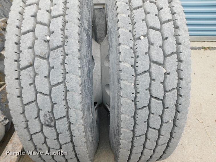 image for item DJ5966 1995 Freightliner FLD 120  semi truck