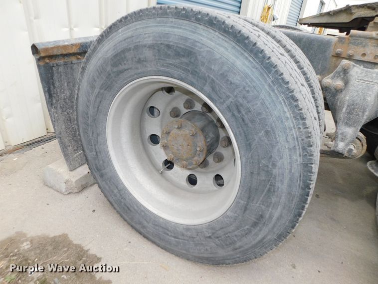 image for item DJ5966 1995 Freightliner FLD 120  semi truck