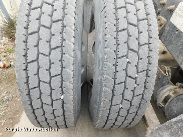 image for item DJ5966 1995 Freightliner FLD 120  semi truck