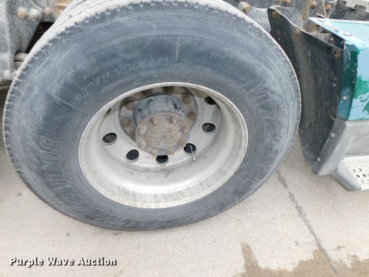 image for item DJ5966 1995 Freightliner FLD 120  semi truck