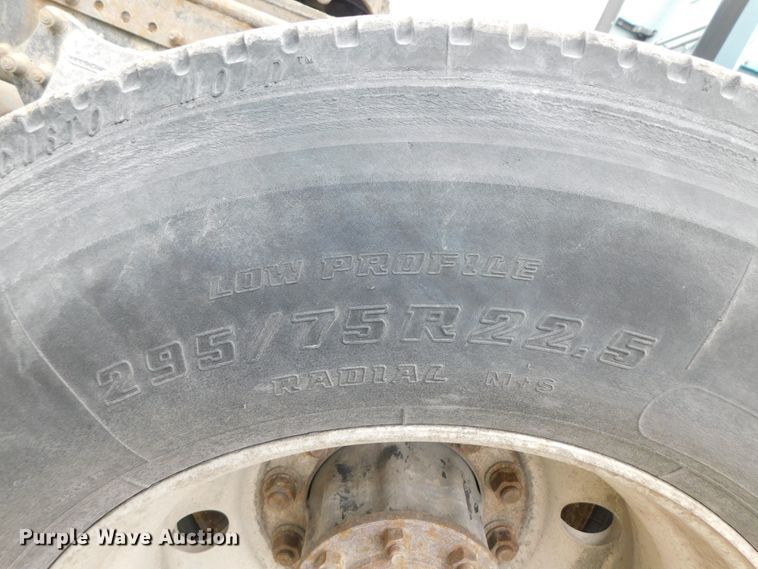 image for item DJ5966 1995 Freightliner FLD 120  semi truck