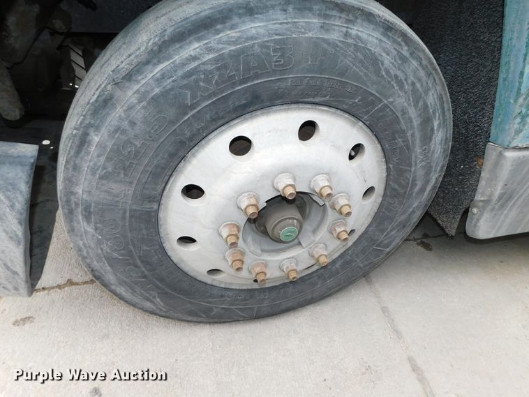 image for item DJ5966 1995 Freightliner FLD 120  semi truck