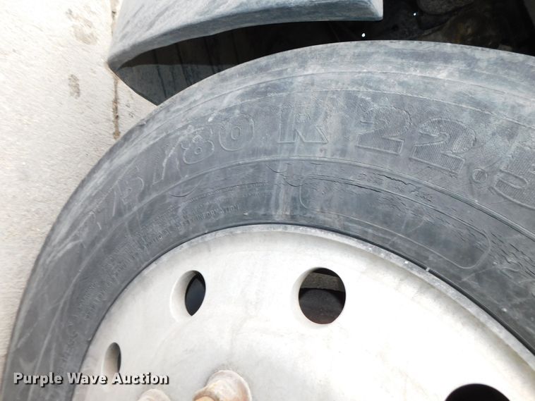 image for item DJ5966 1995 Freightliner FLD 120  semi truck