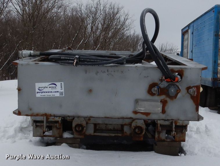 image for item DJ6038 2001 XL Specialized XL80HDG equipment trailer