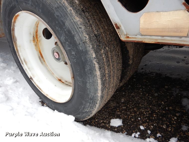 image for item DJ6038 2001 XL Specialized XL80HDG equipment trailer