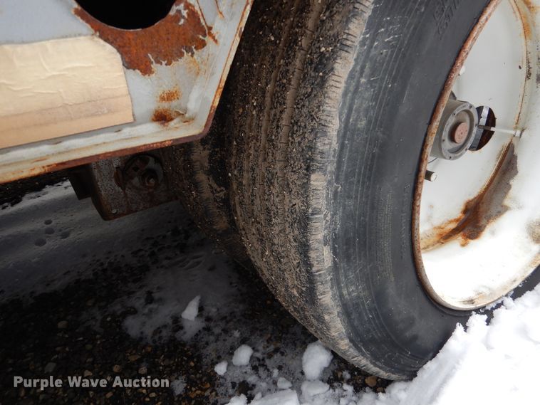 image for item DJ6038 2001 XL Specialized XL80HDG equipment trailer