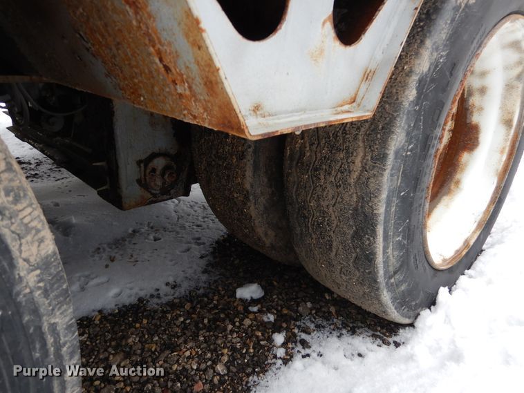 image for item DJ6038 2001 XL Specialized XL80HDG equipment trailer