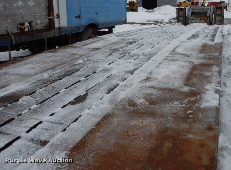 image for item DJ6038 2001 XL Specialized XL80HDG equipment trailer