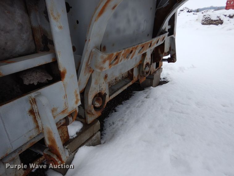 image for item DJ6038 2001 XL Specialized XL80HDG equipment trailer