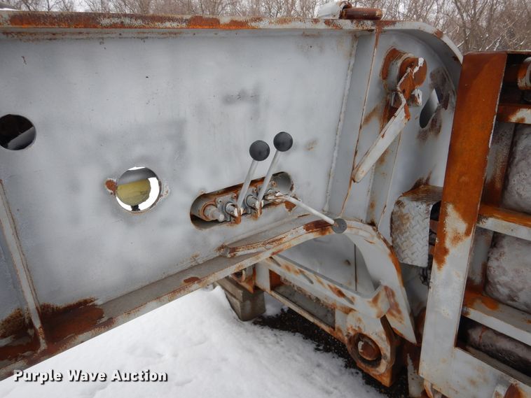 image for item DJ6038 2001 XL Specialized XL80HDG equipment trailer