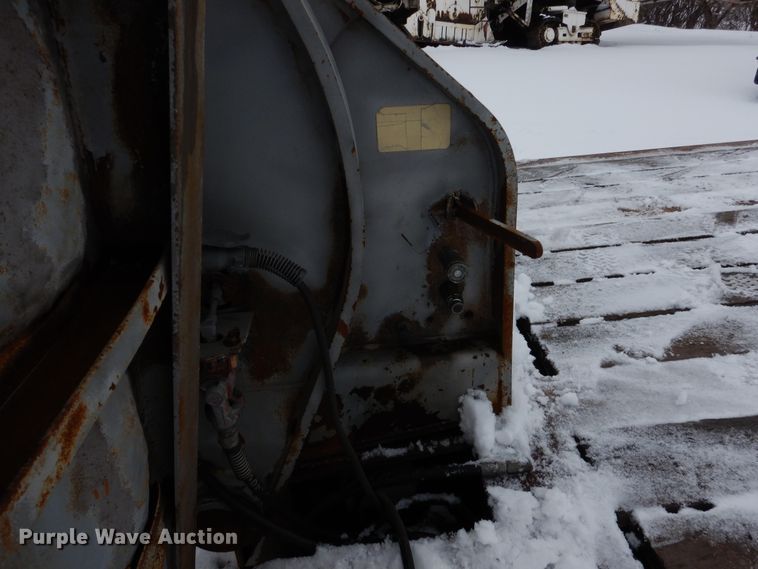 image for item DJ6038 2001 XL Specialized XL80HDG equipment trailer