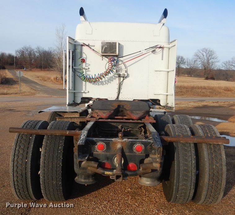 image for item DJ8613 2001 Freightliner FLD  glider kit semi truck