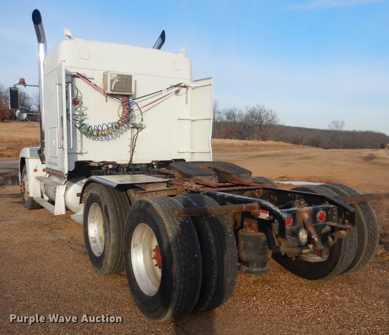 image for item DJ8613 2001 Freightliner FLD  glider kit semi truck