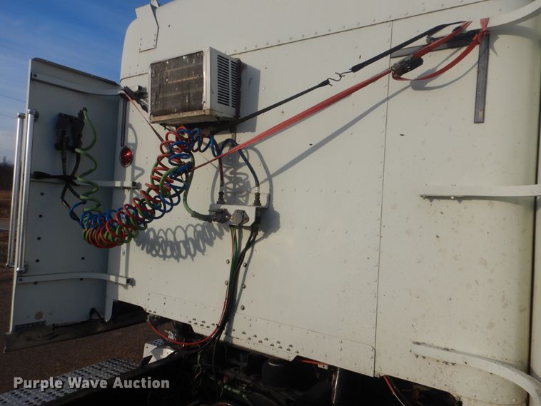 image for item DJ8613 2001 Freightliner FLD  glider kit semi truck