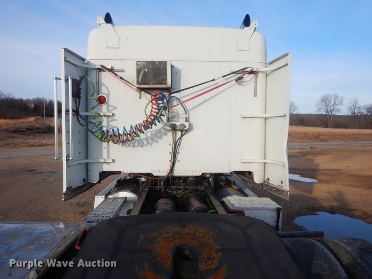 image for item DJ8613 2001 Freightliner FLD  glider kit semi truck