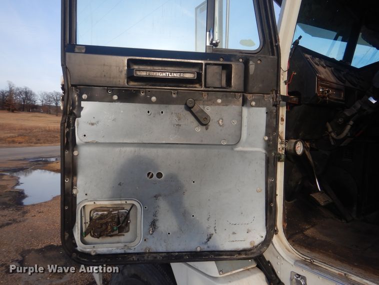 image for item DJ8613 2001 Freightliner FLD  glider kit semi truck