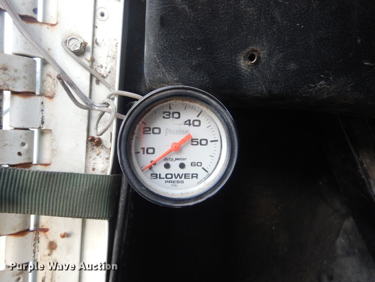 image for item DJ8613 2001 Freightliner FLD  glider kit semi truck