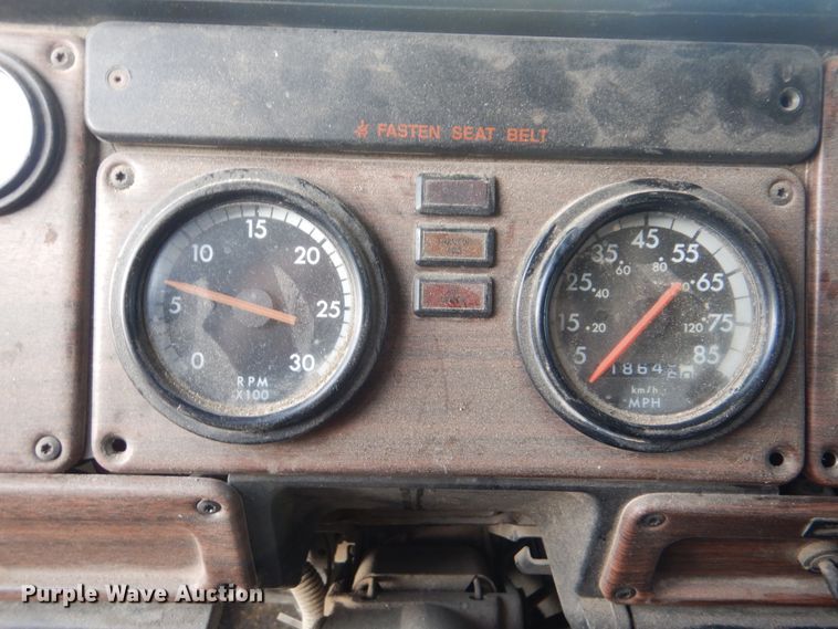 image for item DJ8613 2001 Freightliner FLD  glider kit semi truck