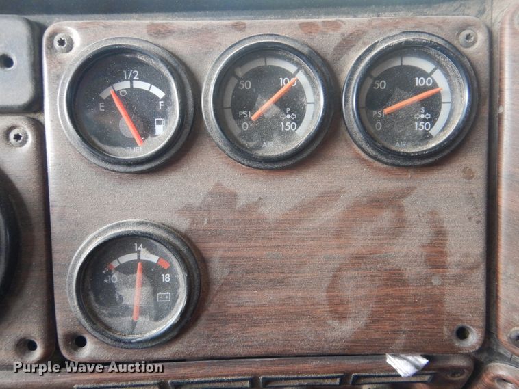 image for item DJ8613 2001 Freightliner FLD  glider kit semi truck