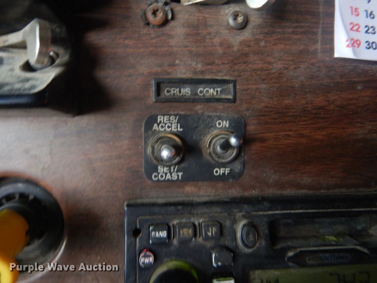 image for item DJ8613 2001 Freightliner FLD  glider kit semi truck