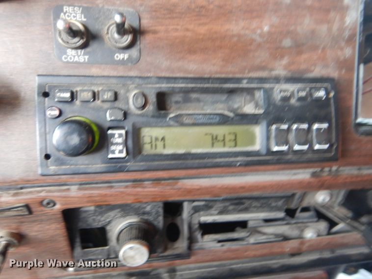 image for item DJ8613 2001 Freightliner FLD  glider kit semi truck