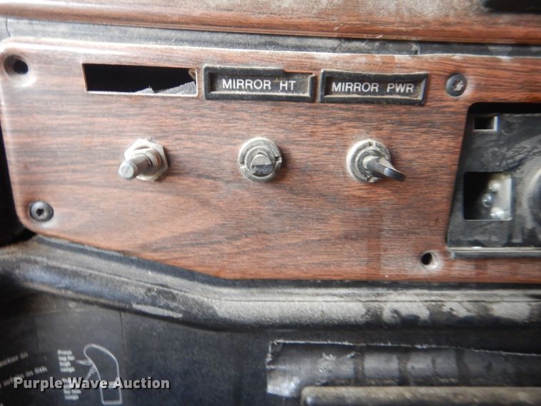 image for item DJ8613 2001 Freightliner FLD  glider kit semi truck