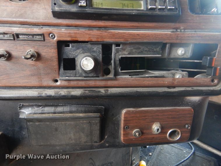 image for item DJ8613 2001 Freightliner FLD  glider kit semi truck