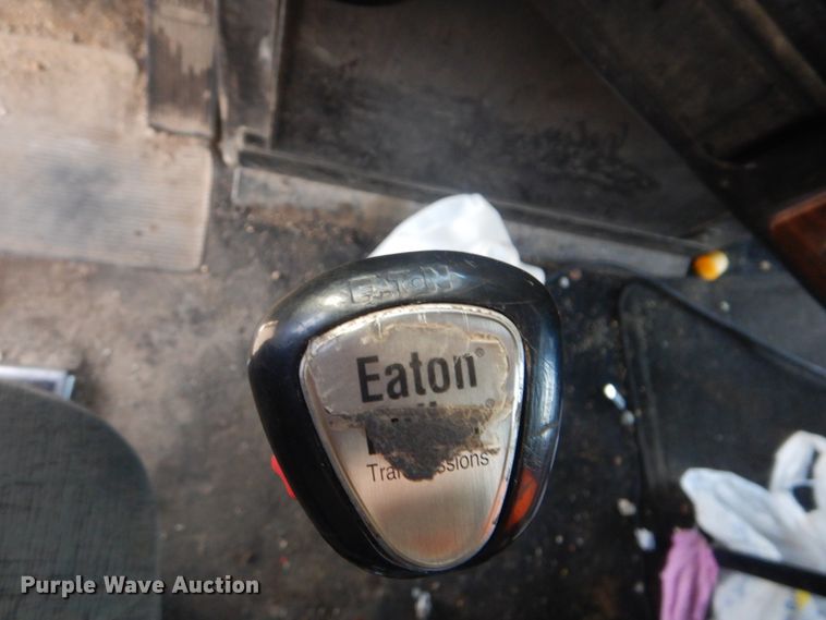 image for item DJ8613 2001 Freightliner FLD  glider kit semi truck