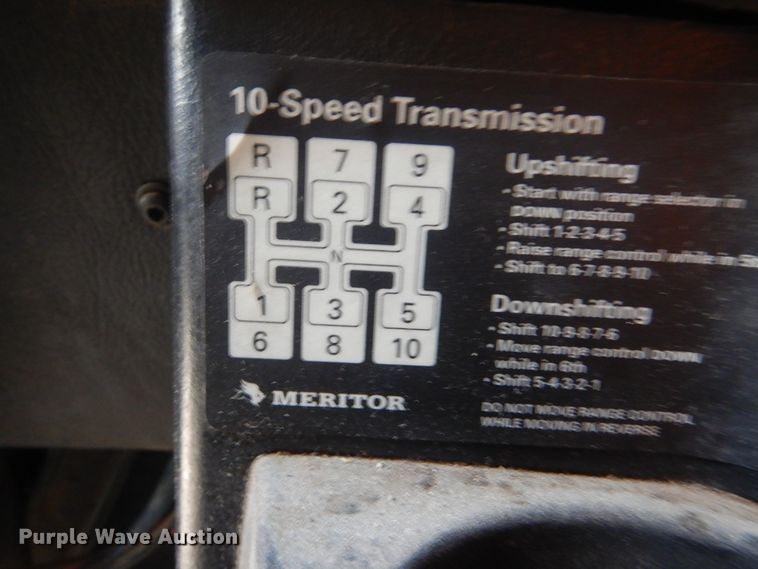 image for item DJ8613 2001 Freightliner FLD  glider kit semi truck