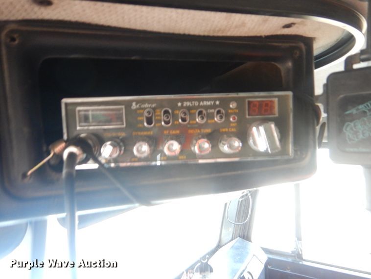 image for item DJ8613 2001 Freightliner FLD  glider kit semi truck