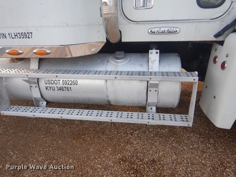 image for item DJ8613 2001 Freightliner FLD  glider kit semi truck