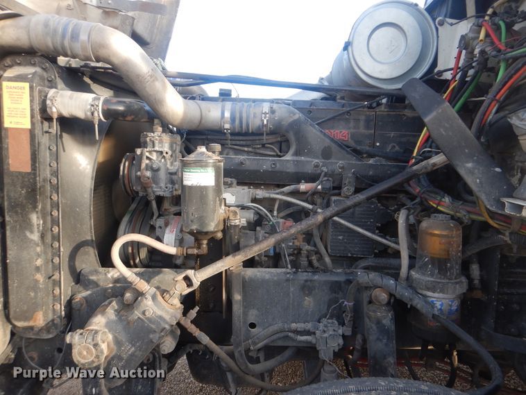 image for item DJ8613 2001 Freightliner FLD  glider kit semi truck