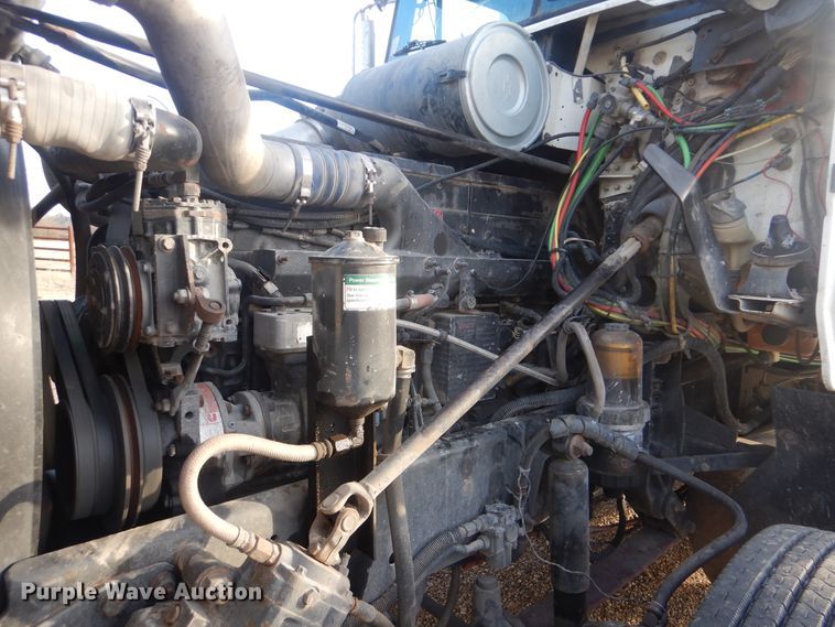 image for item DJ8613 2001 Freightliner FLD  glider kit semi truck