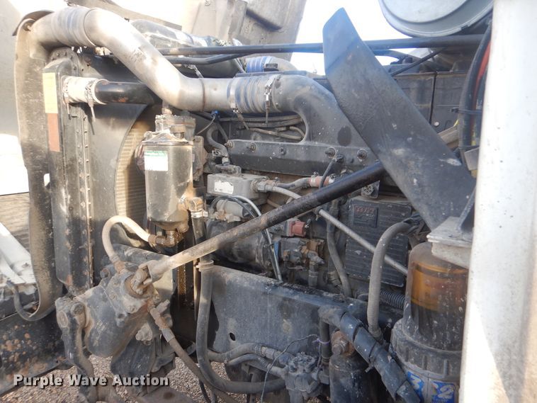 image for item DJ8613 2001 Freightliner FLD  glider kit semi truck