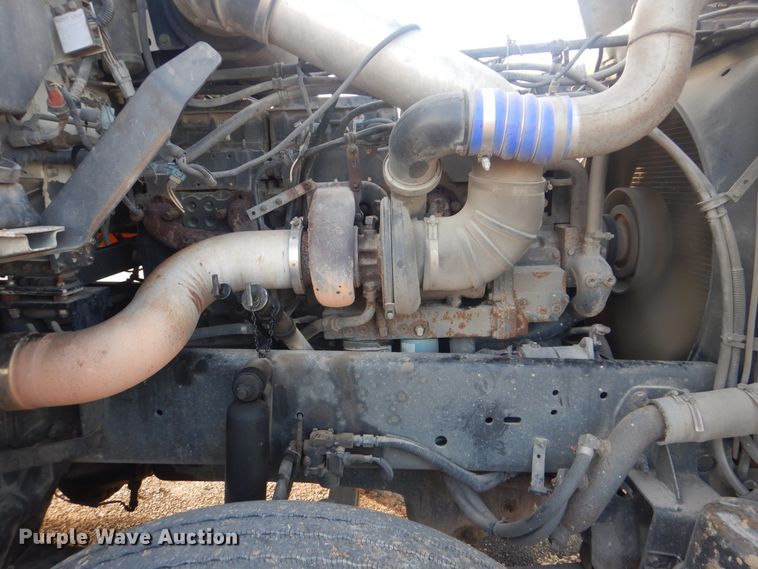 image for item DJ8613 2001 Freightliner FLD  glider kit semi truck