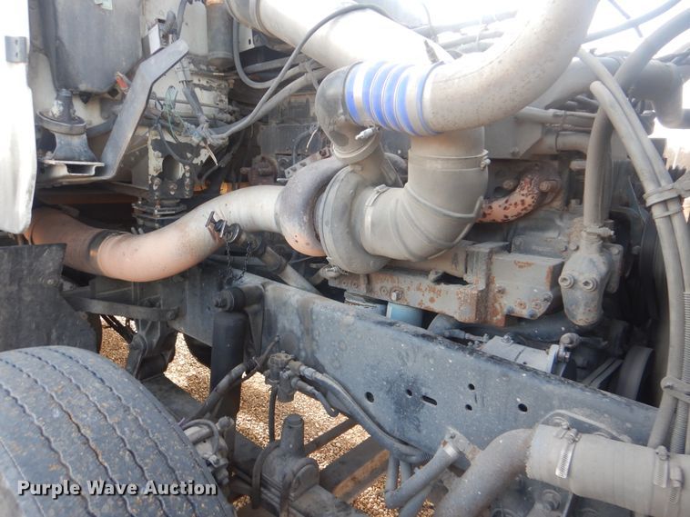 image for item DJ8613 2001 Freightliner FLD  glider kit semi truck