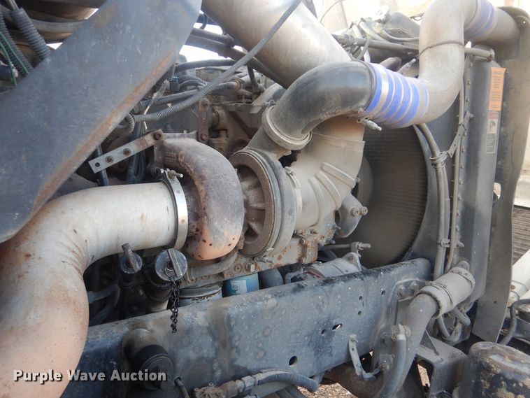 image for item DJ8613 2001 Freightliner FLD  glider kit semi truck