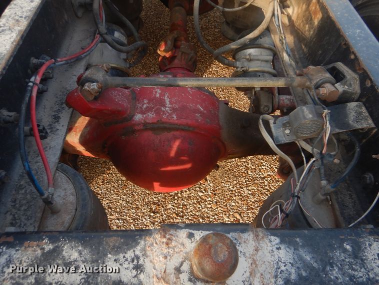 image for item DJ8613 2001 Freightliner FLD  glider kit semi truck