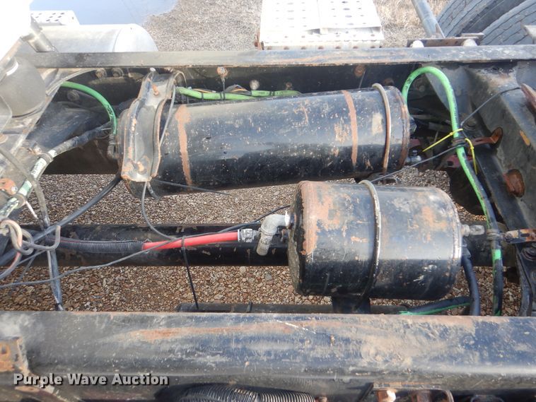 image for item DJ8613 2001 Freightliner FLD  glider kit semi truck