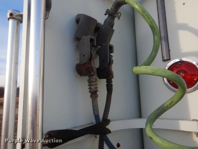 image for item DJ8613 2001 Freightliner FLD  glider kit semi truck