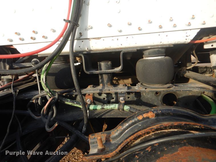 image for item DJ8613 2001 Freightliner FLD  glider kit semi truck